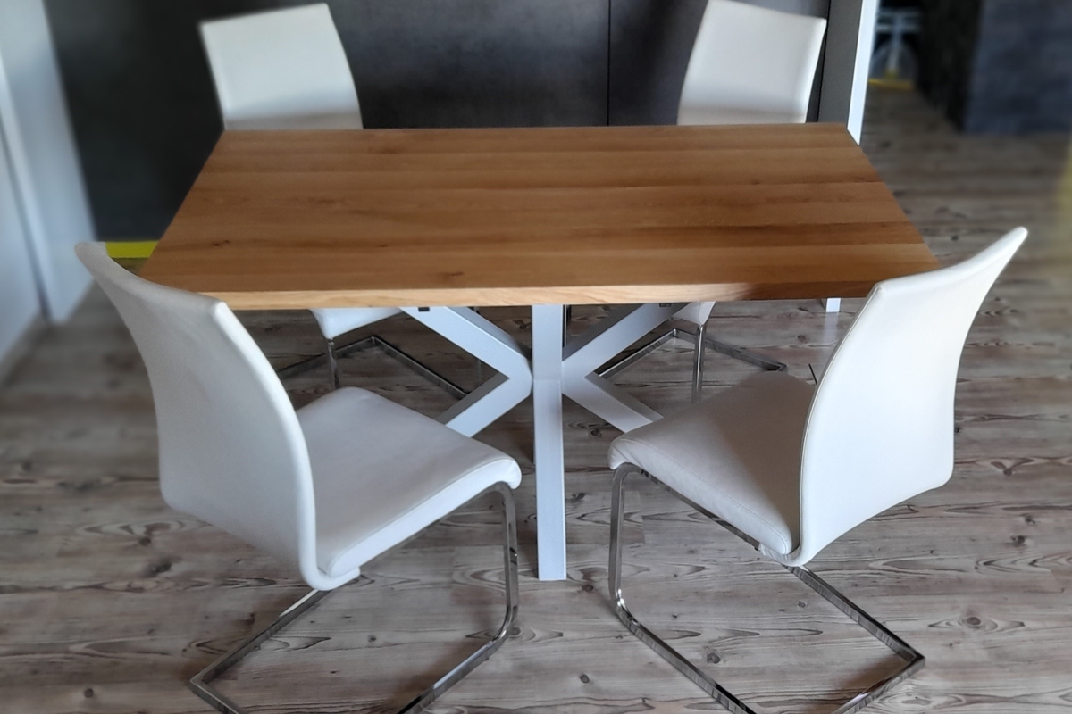 Blagovaonski stol Milano